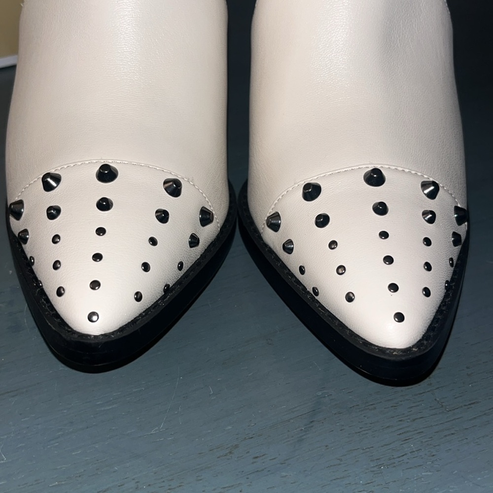 MICHAEL MICHAEL KORS Dover Studded Faux Leather Ivory Ankle Boots NIB NWT sz 9M - Picture 6 of 16